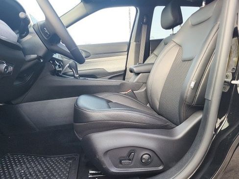 New 2026 Jeep Compass Latitude image 9