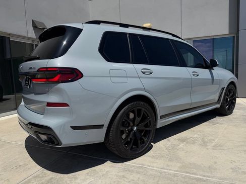 Used 2025 BMW X7 xDrive40i w/ M Sport Package AWD/4WD image 3