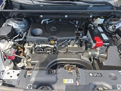 Used 2021 Toyota RAV4 XLE AWD/4WD image 13