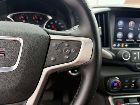 Used 2024 GMC Terrain SLT image 19