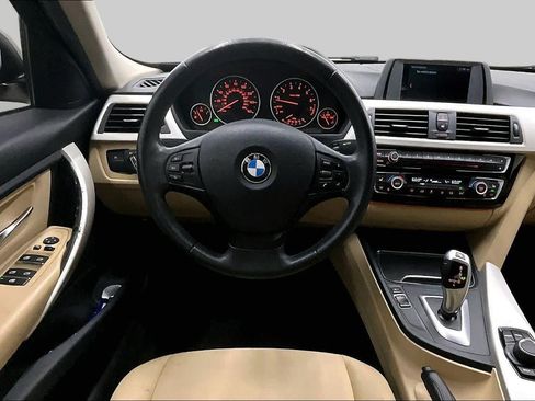 Used 2018 BMW 320i Sedan RWD image 6