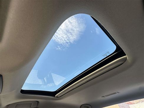 Certified 2025 Nissan Sentra SR w/ SR Premium Package image 32