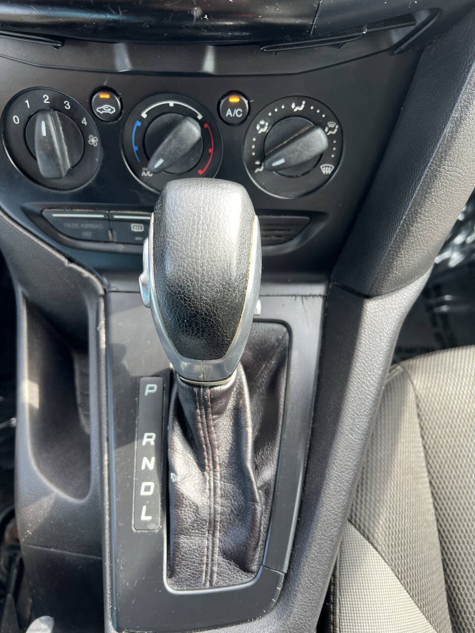 Used 2014 Ford Focus S FWD image 19