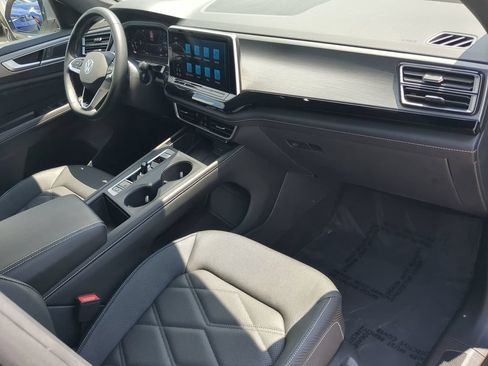 Used 2024 Volkswagen Atlas Cross Sport SE FWD image 11