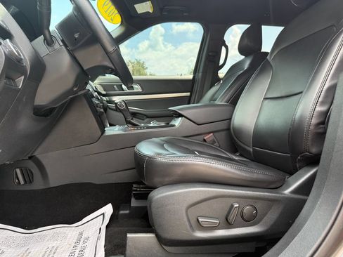 Used 2019 Ford Explorer XLT w/ Equipment Group 202A FWD image 20
