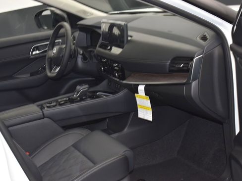 New 2026 Nissan Rogue Platinum w/ Platinum Premium Package image 6