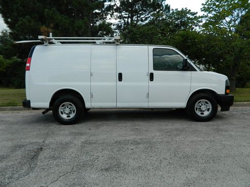 Used 2019 Chevrolet Express 2500 w/ Communications Package RWD image 5