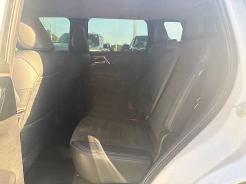 Used 2024 Mitsubishi Outlander SE AWD/4WD image 23