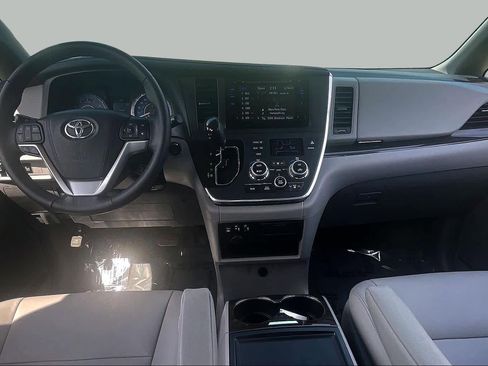 Used 2017 Toyota Sienna XLE AWD/4WD image 15