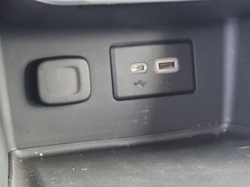 Used 2022 GMC Acadia SLE image 21