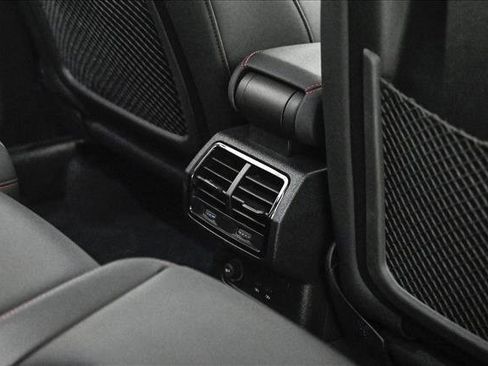 Certified 2025 Audi Q3 2.0T Premium Plus w/ Premium Plus Package image 18