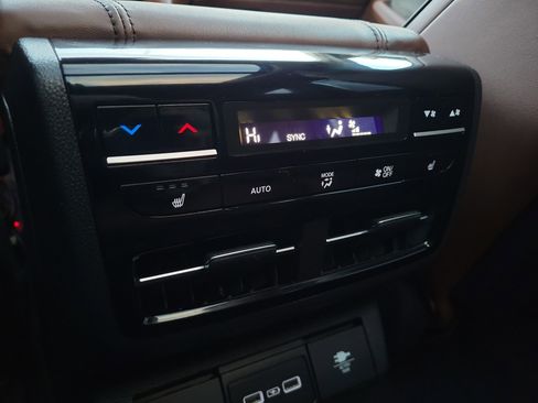 Used 2023 Acura MDX SH-AWD w/ Advance Package image 11