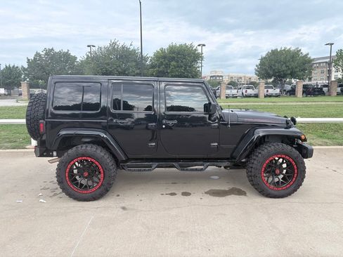 Used 2015 Jeep Wrangler Unlimited Rubicon AWD/4WD image 3