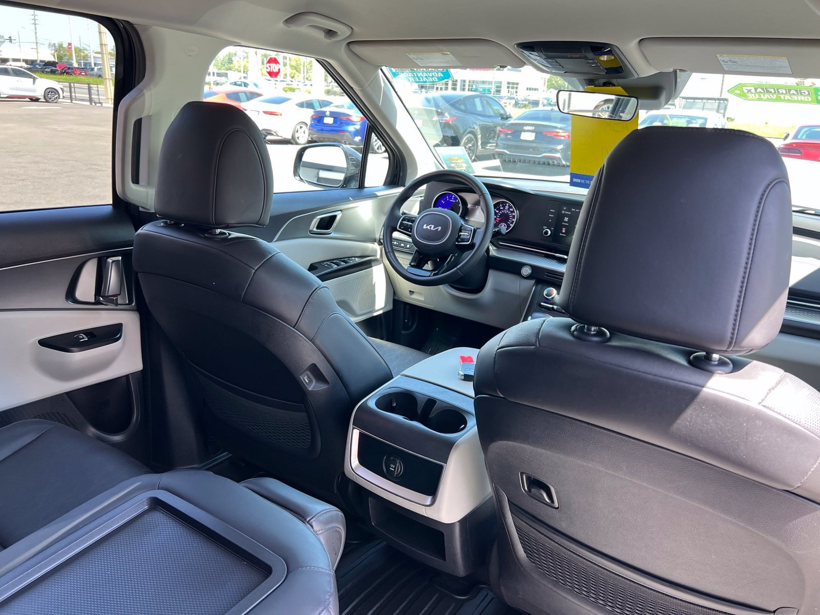 Used 2024 Kia Carnival LX FWD image 57