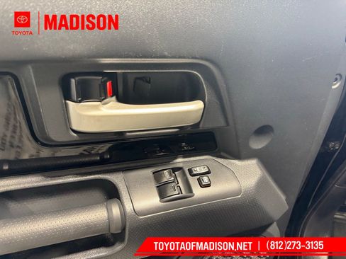 Used 2011 Toyota FJ Cruiser 4WD w/ Upgrade Pkg image 15