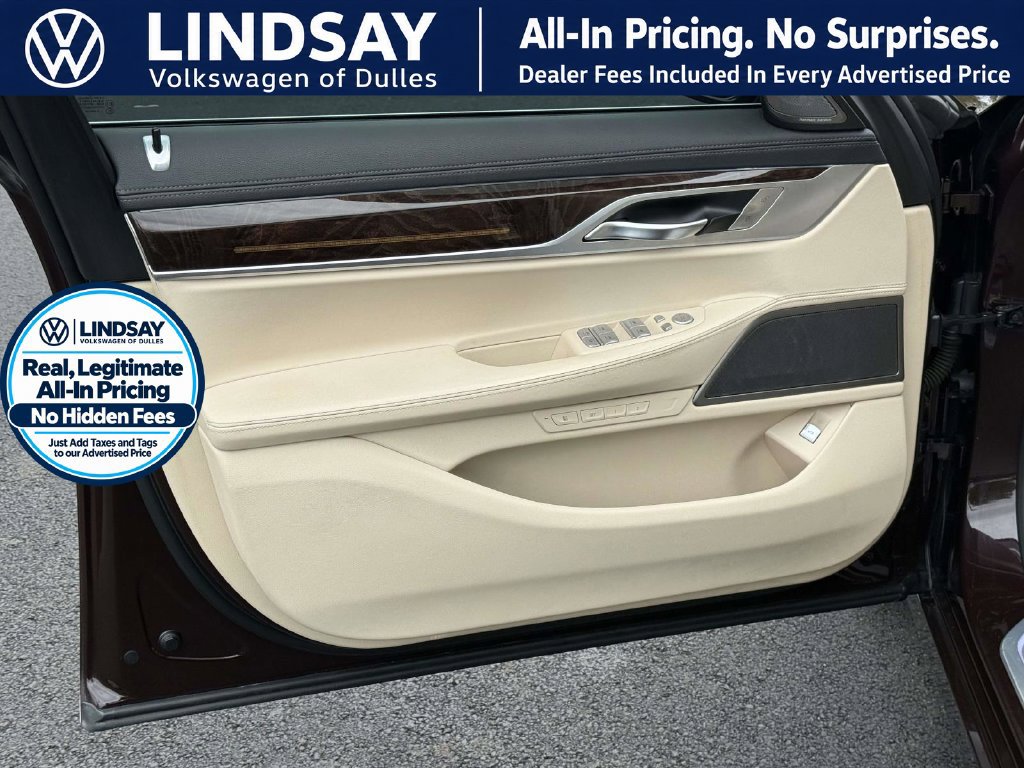 Used 2020 BMW 740i w/ Premium Package RWD image 9