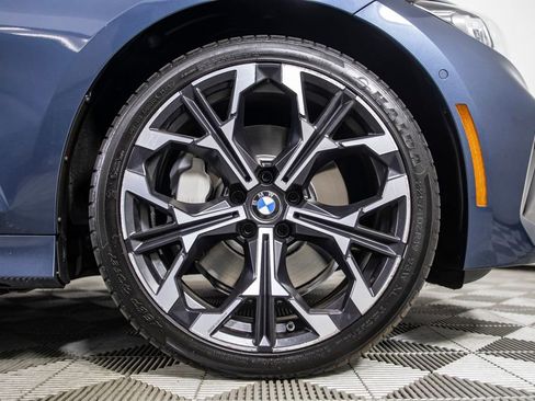 Used 2025 BMW 330i Sedan w/ Premium Package image 30