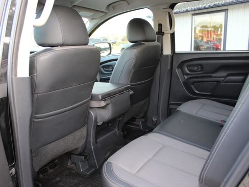 Used 2017 Nissan Titan S image 18