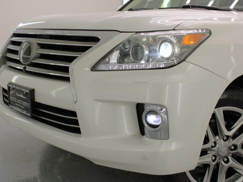 Used 2014 Lexus LX 570 4WD image 21