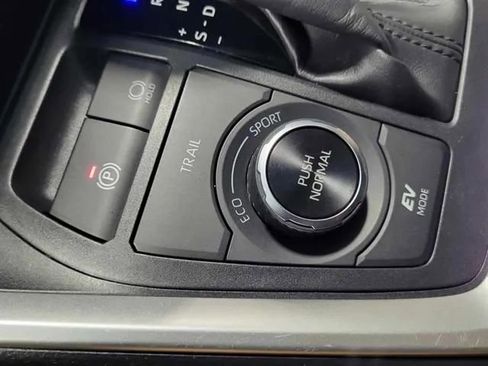 Used 2023 Toyota RAV4 SE image 37