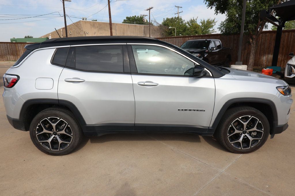Used 2025 Jeep Compass Limited AWD/4WD image 4