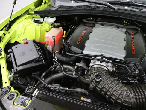Used 2020 Chevrolet Camaro SS RWD image 17
