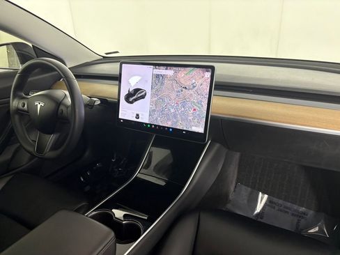 Used 2019 Tesla Model 3 Performance image 32