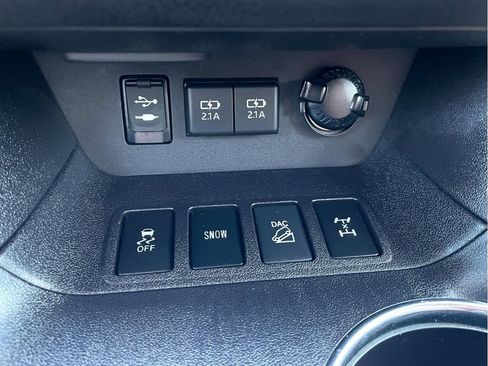 Used 2019 Toyota Highlander Limited Platinum AWD/4WD image 18
