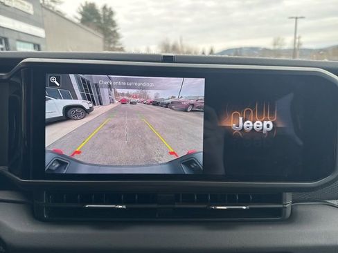 Certified 2025 Jeep Gladiator Mojave w/ Safety Group AWD/4WD image 22
