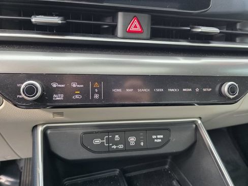 Used 2025 Kia Carnival SX FWD image 33