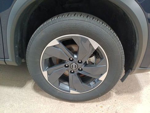 Used 2025 Nissan Rogue SV image 38