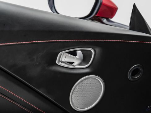Used 2019 Aston Martin V8 Vantage Coupe RWD image 86