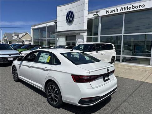 New 2025 Volkswagen Jetta SE FWD image 4