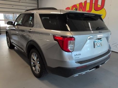Certified 2021 Ford Explorer XLT w/ Equipment Group 202A AWD/4WD image 3
