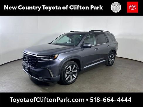Used 2025 Honda Pilot Touring image 7
