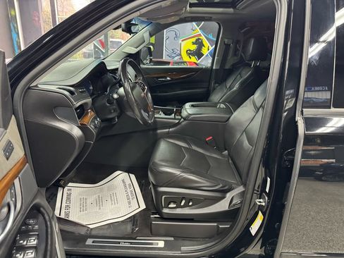 Used 2020 Cadillac Escalade ESV Luxury w/ Escalade Sport Edition AWD/4WD image 10
