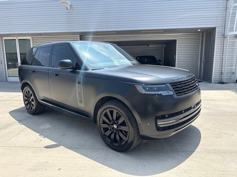 Used 2025 Land Rover Range Rover SE AWD/4WD image 3