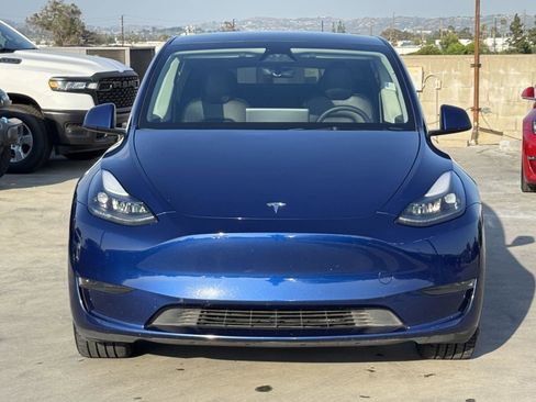 Used 2024 Tesla Model Y Long Range RWD image 2