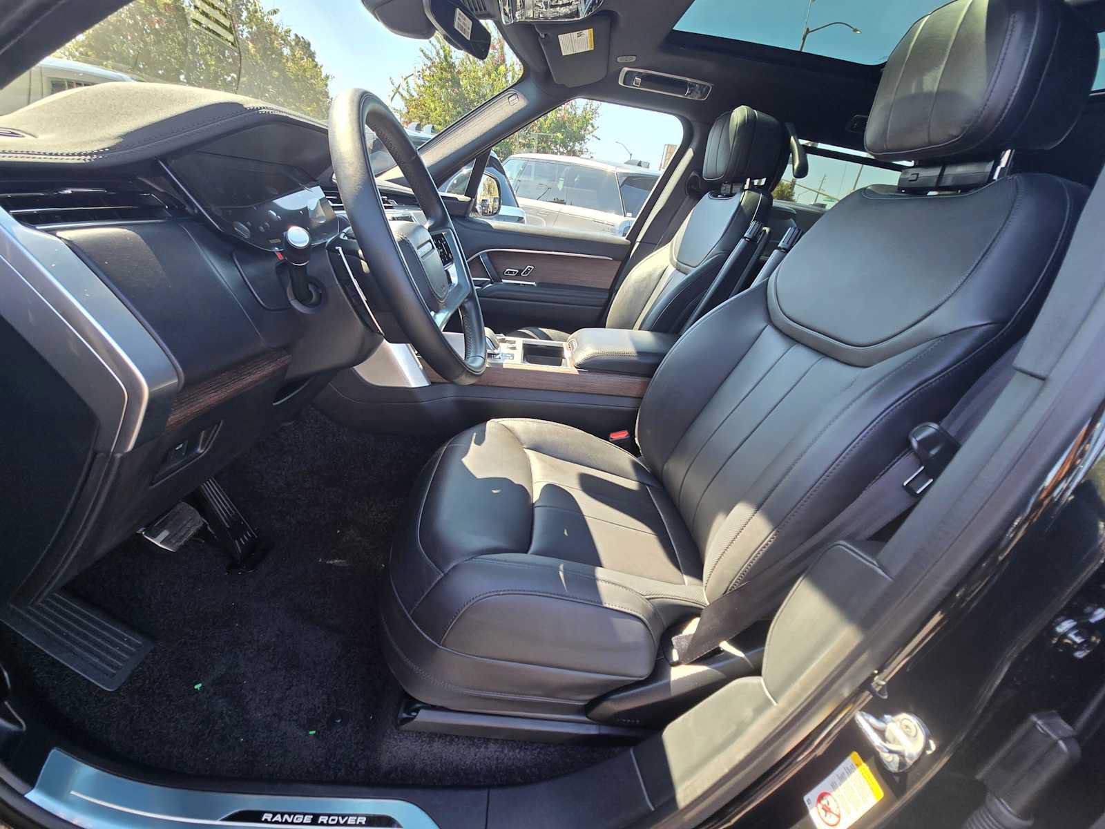 New 2027 Land Rover Range Rover Long Wheelbase SE AWD/4WD image 24