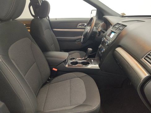 Used 2018 Ford Explorer XLT FWD image 21
