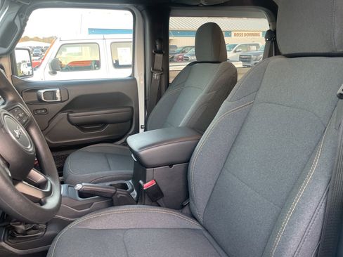 Used 2025 Jeep Wrangler Sport image 8