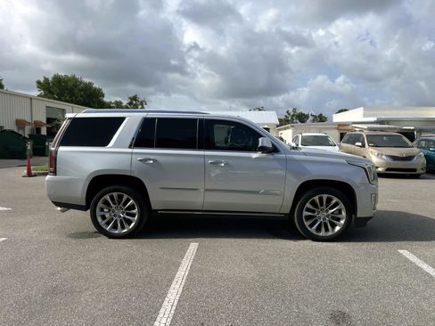 Used 2018 Cadillac Escalade Premium Luxury AWD/4WD image 7