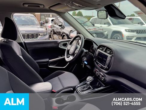 Used 2025 Kia Soul LX w/ LX Technology Package FWD image 14