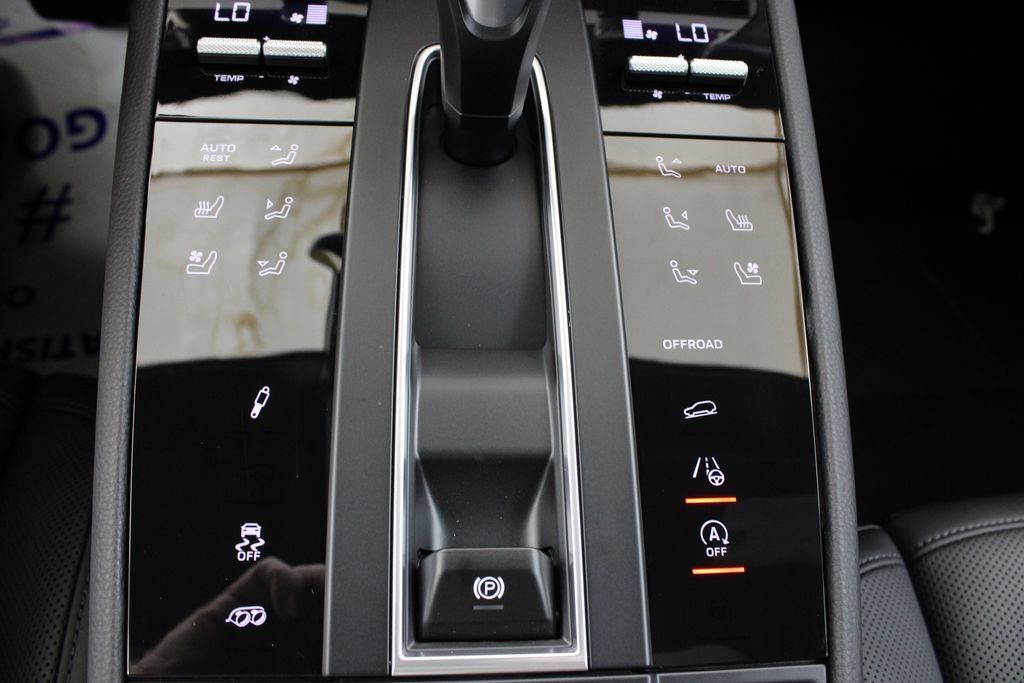 Used 2025 Porsche Macan S AWD/4WD image 37