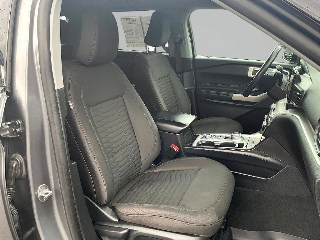 Used 2021 Ford Explorer XLT AWD/4WD image 31