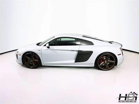 Used 2017 Audi R8 V10 image 9