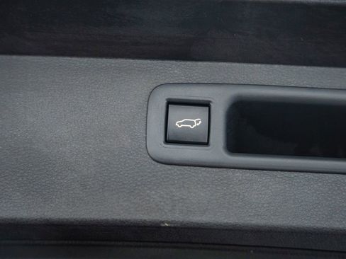 Used 2023 Toyota Highlander LE AWD/4WD image 13