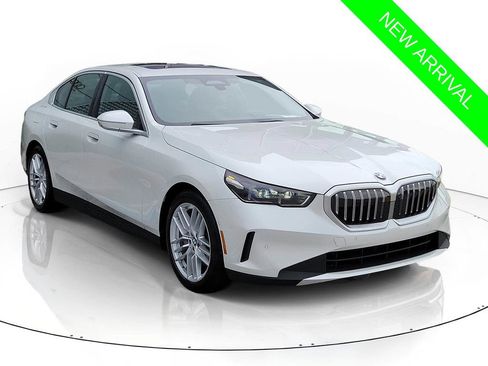 Used 2025 BMW 540i xDrive w/ Premium Package image 1