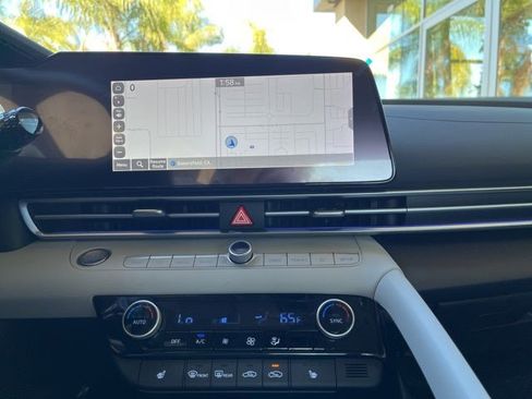 New 2025 Hyundai Elantra Limited image 10