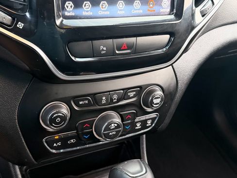 Used 2020 Jeep Cherokee Limited AWD/4WD image 20